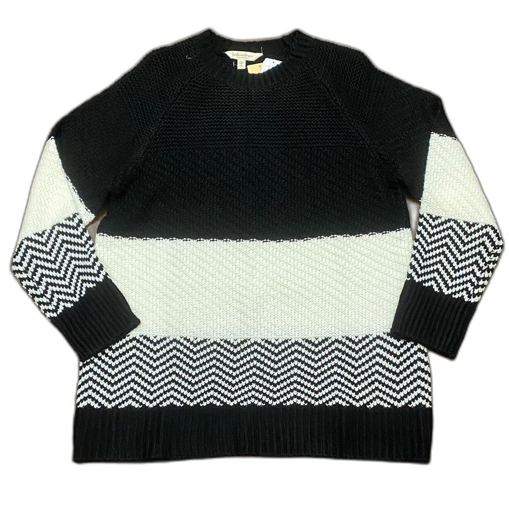Linda Anderson Black and White Chevron Patterned Knit Sweater